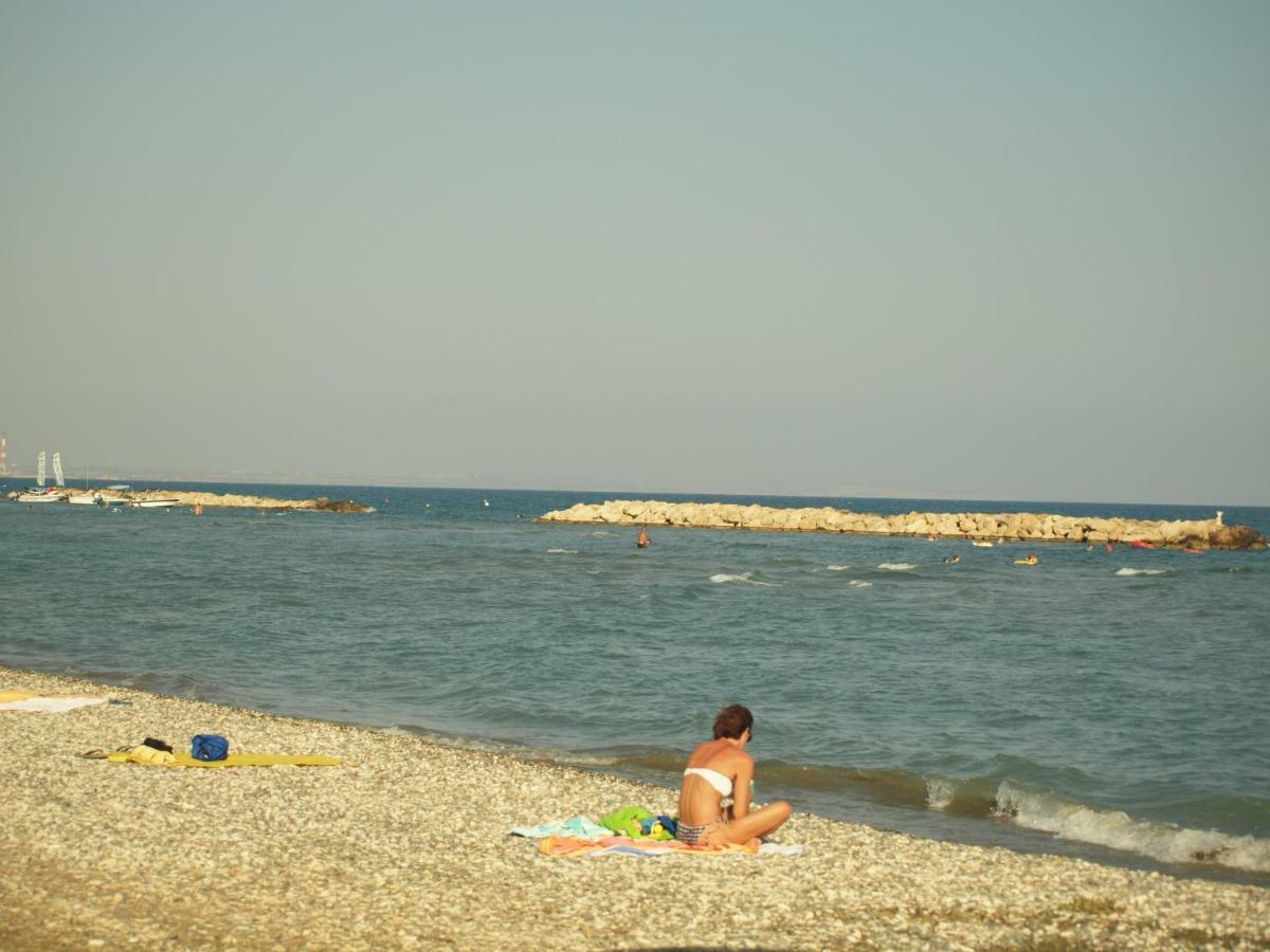 Moon-Light Studio Hotel Larnaca Exterior photo
